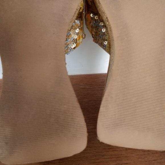 Two Lips platform sandal. Size not listed in shoe - Picture 2 of 5